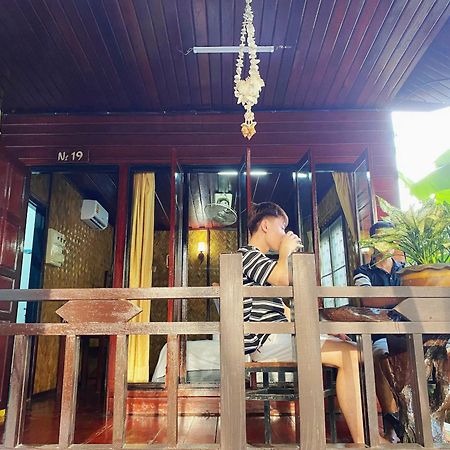 Vang Vieng Hana River View Hotel & Travel ภายนอก รูปภาพ