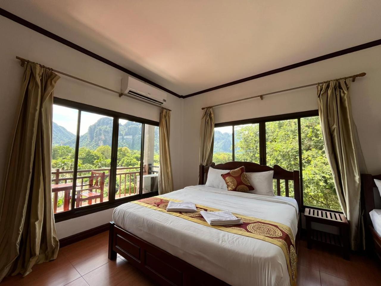 Vang Vieng Hana River View Hotel & Travel ภายนอก รูปภาพ