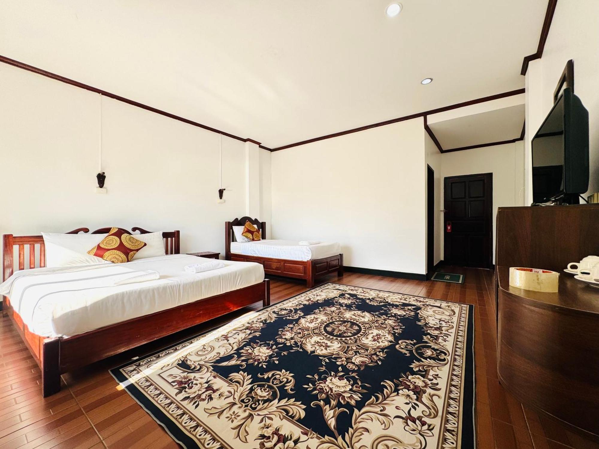 Vang Vieng Hana River View Hotel & Travel ภายนอก รูปภาพ