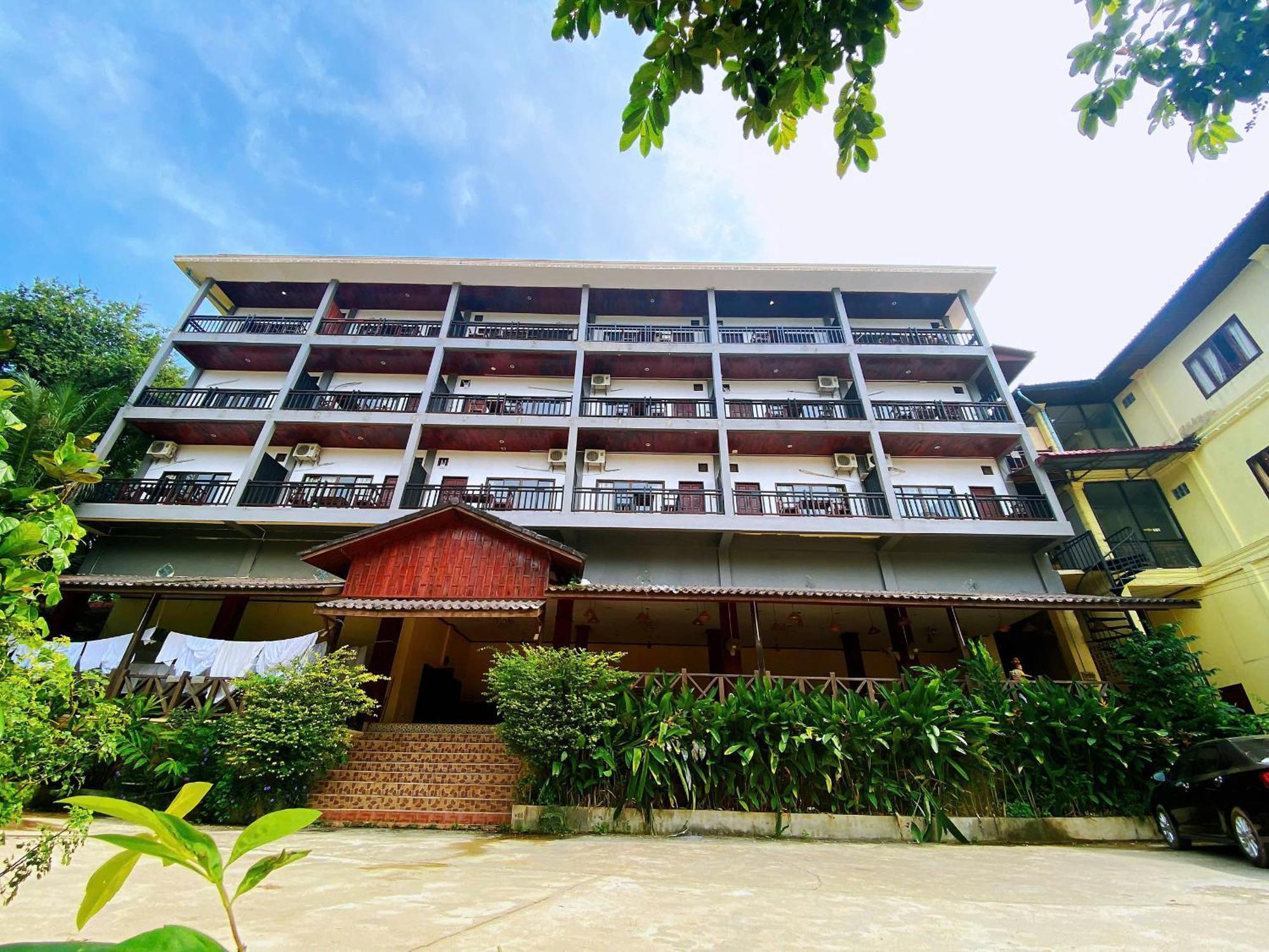Vang Vieng Hana River View Hotel & Travel ภายนอก รูปภาพ